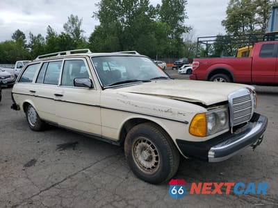 Czwarte zdjęcie samochodu z boku: 1982 MERCEDES-BENZ 300 TDT VIN:WDBAB93A8CN011633 - miniatura
