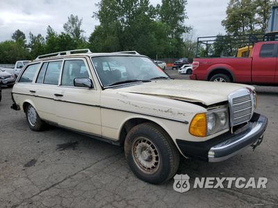 Czwarte zdjęcie samochodu z boku: 1982 MERCEDES-BENZ 300 TDT VIN:WDBAB93A8CN011633 - miniatura