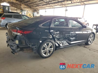 Trzecie zdjęcie samochodu z tyłu: 2018 HYUNDAI SONATA SPORT VIN:5NPE34AF9JH626237 - miniatura