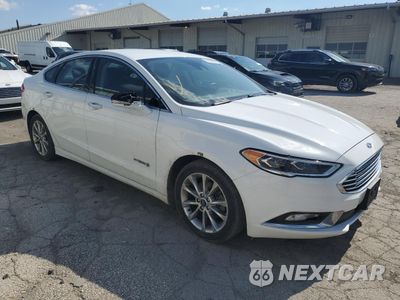 Czwarte zdjęcie samochodu z boku: 2017 FORD FUSION SE HYBRID VIN:3FA6P0LUXHR409404 - miniatura