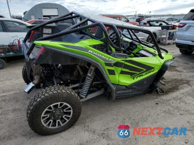 Czwarte zdjęcie samochodu z boku: 2020 HONDA SXS1000 S2R VIN:1HFVE0549L4101690 - miniatura