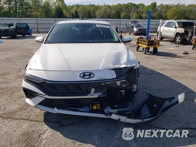 Piąte zdjęcie samochodu w środku: 2025 HYUNDAI ELANTRA LIMITED VIN:KMHLP4DG3SU869805 - miniatura