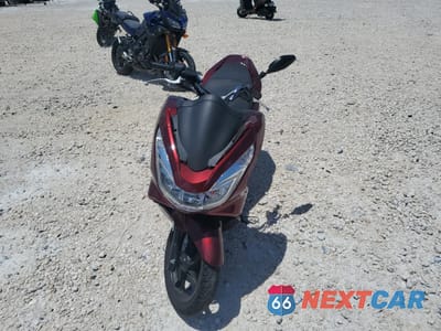 Drugie zdjęcie samochodu z przodu: 2016 HONDA PCX 150 VIN:RLHKF1806GY100973 - miniatura