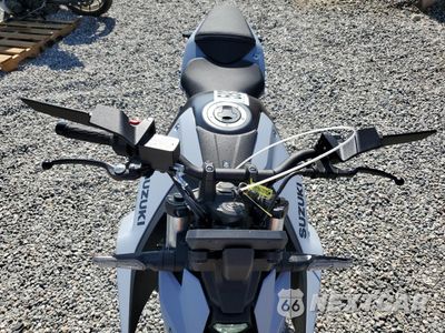 Piąte zdjęcie samochodu w środku: 2024 SUZUKI GSX800 R VIN:JS1EM11B3R7100737 - miniatura