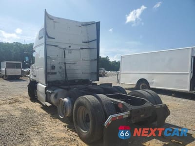 Trzecie zdjęcie samochodu z tyłu: 2016 VOLVO VNL SEMI TRUCK VIN:4V4NC9EH6GN938747 - miniatura