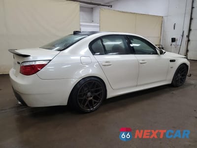 Trzecie zdjęcie samochodu z tyłu: 2006 BMW M5 VIN:WBSNB93526B582801 - miniatura