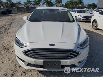Piąte zdjęcie samochodu w środku: 2017 FORD FUSION SE HYBRID VIN:3FA6P0LU3HR409468 - miniatura