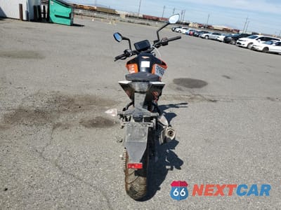 Czwarte zdjęcie samochodu z boku: 2018 KTM 390 DUKE VIN:MD2JPJ40XJC255488 - miniatura