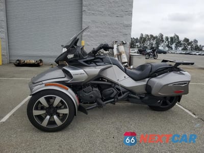 Trzecie zdjęcie samochodu z tyłu: 2017 CAN-AM SPYDER ROADSTER F3-T VIN:2BXREDD29HV000079 - miniatura