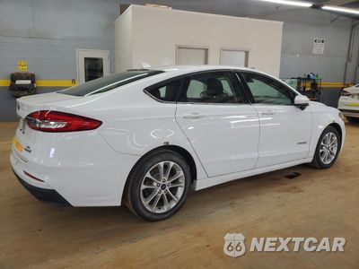 Trzecie zdjęcie samochodu z tyłu: 2019 FORD FUSION SE VIN:3FA6P0LU9KR124779 - miniatura