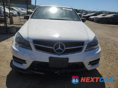 Piąte zdjęcie samochodu w środku: 2013 MERCEDES-BENZ C 250 VIN:WDDGF4HB1DA851112 - miniatura