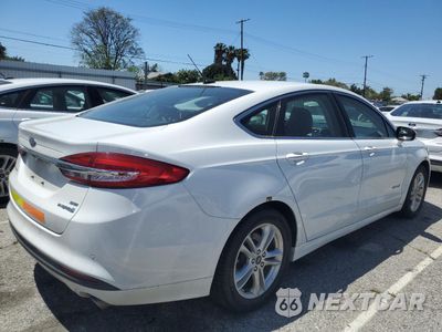 Trzecie zdjęcie samochodu z tyłu: 2018 FORD FUSION SE HYBRID VIN:3FA6P0LU4JR278637 - miniatura