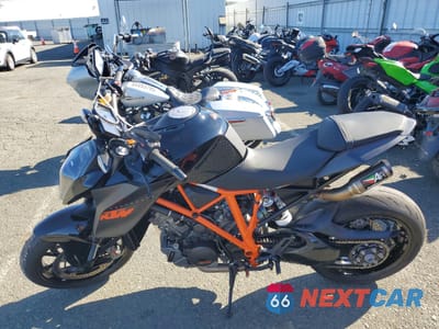 Trzecie zdjęcie samochodu z tyłu: 2015 KTM 1290 SUPER DUKE R VIN:VBKV39405FM922694 - miniatura