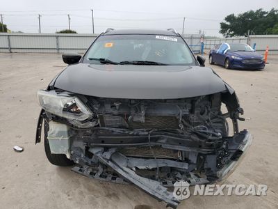 Piąte zdjęcie samochodu w środku: 2016 NISSAN ROGUE S VIN:KNMAT2MT7GP640638 - miniatura