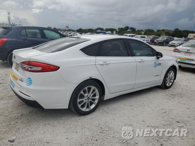 Trzecie zdjęcie samochodu z tyłu: 2019 FORD FUSION SE VIN:3FA6P0LU1KR119303 - miniatura