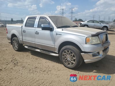 Czwarte zdjęcie samochodu z boku: 2006 LINCOLN MARK LT VIN:5LTPW18576FJ03809 - miniatura