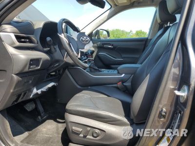Zdjęcie 7 z 16 samochodu: 2020 TOYOTA HIGHLANDER XLE VIN:5TDGZRBH2LS023261 - miniatura