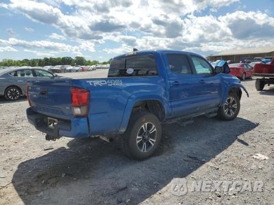 Trzecie zdjęcie samochodu z tyłu: 2018 TOYOTA TACOMA DOUBLE CAB VIN:3TMCZ5AN6JM174437 - miniatura