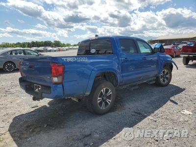 Trzecie zdjęcie samochodu z tyłu: 2018 TOYOTA TACOMA DOUBLE CAB VIN:3TMCZ5AN6JM174437 - miniatura