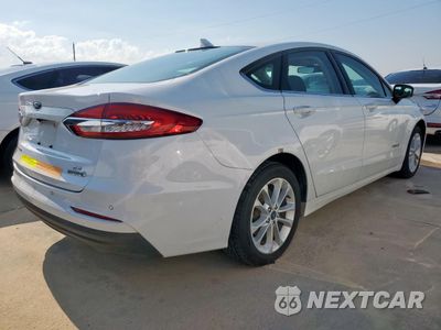 Trzecie zdjęcie samochodu z tyłu: 2019 FORD FUSION SE VIN:3FA6P0LU0KR124783 - miniatura