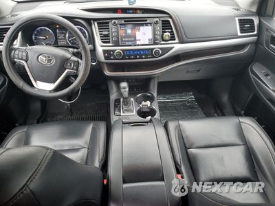 Zdjęcie 8 z 16 samochodu: 2019 TOYOTA HIGHLANDER SE VIN:5TDJZRFH7KS937584 - miniatura
