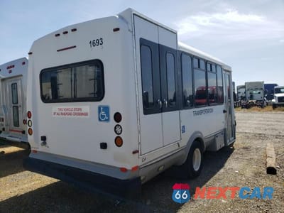 Czwarte zdjęcie samochodu z boku: 2007 FORD ECONOLINE E450 SUPER DUTY CUTAWAY VAN VIN:1FDXE45S47DB29942 - miniatura