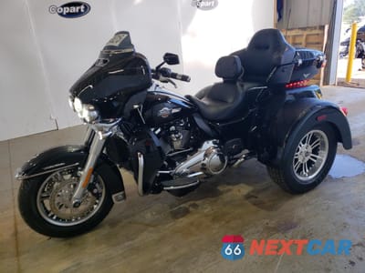Piąte zdjęcie samochodu w środku: 2023 HARLEY-DAVIDSON FLHTCUTG VIN:1HD1MAF18PB856058 - miniatura