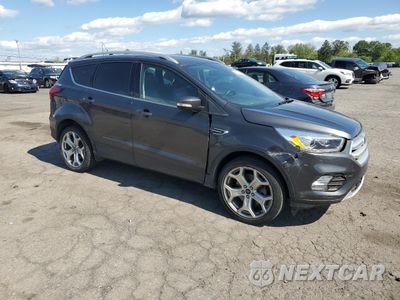 Czwarte zdjęcie samochodu z boku: 2019 FORD ESCAPE TITANIUM VIN:1FMCU9J92KUC37163 - miniatura