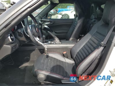 Zdjęcie 7 z 15 samochodu: 2017 FIAT 124 SPIDER CLASSICA VIN:JC1NFAEK8H0114759 - miniatura