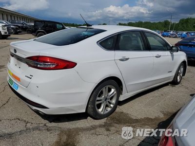 Trzecie zdjęcie samochodu z tyłu: 2018 FORD FUSION SE HYBRID VIN:3FA6P0LU4JR172012 - miniatura
