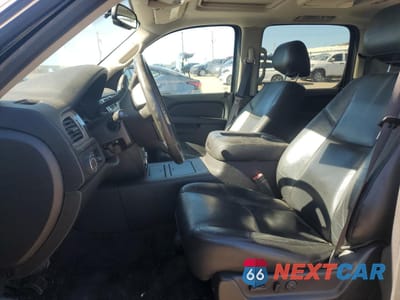 Zdjęcie 7 z 14 samochodu: 2012 CHEVROLET SUBURBAN C1500 LTZ VIN:1GNSCKE05CR287394 - miniatura