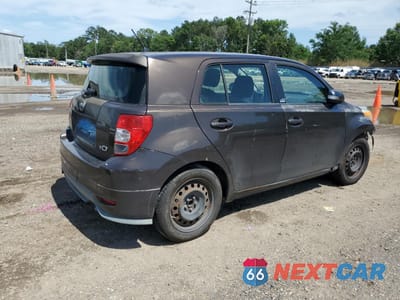 Trzecie zdjęcie samochodu z tyłu: 2011 TOYOTA SCION XD VIN:JTKKU4B47B1009790 - miniatura