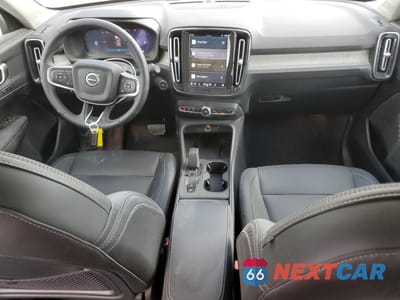 Zdjęcie 8 z 15 samochodu: 2025 VOLVO XC40 CORE VIN:YV4L12UJ4S2520540 - miniatura