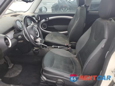 Zdjęcie 7 z 13 samochodu: 2007 MINI COOPER VIN:WMWMF33537TT53475 - miniatura
