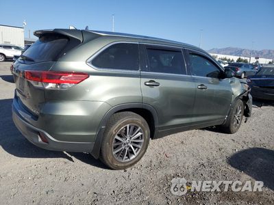 Trzecie zdjęcie samochodu z tyłu: 2017 TOYOTA HIGHLANDER SE VIN:5TDJZRFH7HS466206 - miniatura