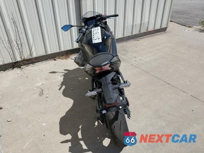 Czwarte zdjęcie samochodu z boku: 2025 KAWASAKI EX650 R VIN:ML5EXER19SDAE7445 - miniatura