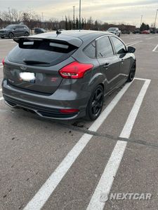 Trzecie zdjęcie samochodu z tyłu: 2018 FORD FOCUS ST VIN:1FADP3L92JL289638 - miniatura