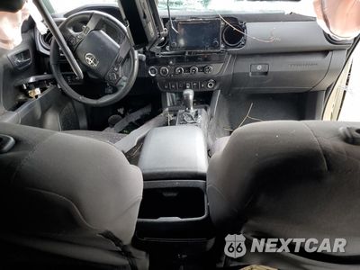 Zdjęcie 8 z 13 samochodu: 2018 TOYOTA TACOMA DOUBLE CAB VIN:3TMCZ5AN0JM141868 - miniatura