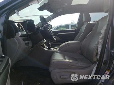Zdjęcie 7 z 13 samochodu: 2019 TOYOTA HIGHLANDER SE VIN:5TDJZRFH3KS965270 - miniatura
