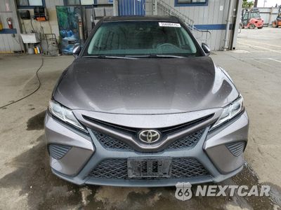 Piąte zdjęcie samochodu w środku: 2018 TOYOTA CAMRY L VIN:4T1B11HK1JU039333 - miniatura