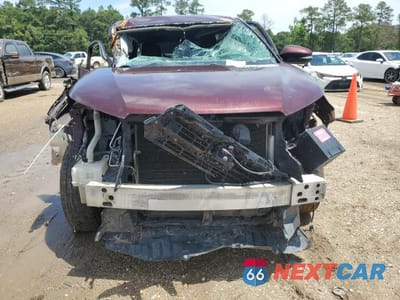 Piąte zdjęcie samochodu w środku: 2019 TOYOTA HIGHLANDER LE VIN:5TDZARFHXKS052385 - miniatura