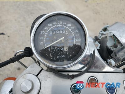 Zdjęcie 7 z 9 samochodu: 2000 HONDA VF750 C2 VIN:JH2RC4345YM500025 - miniatura