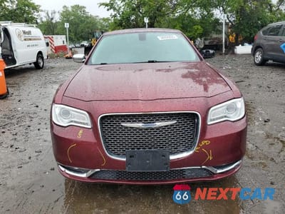 Piąte zdjęcie samochodu w środku: 2018 CHRYSLER 300 LIMITED VIN:2C3CCAKG4JH137738 - miniatura