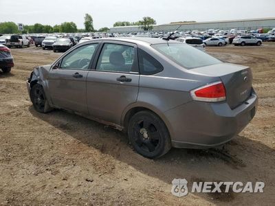 Trzecie zdjęcie samochodu z tyłu: 2010 FORD FOCUS SE VIN:1FAHP3FN6AW165428 - miniatura