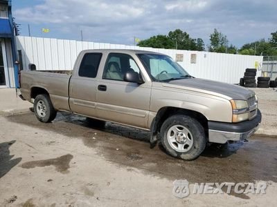Czwarte zdjęcie samochodu z boku: 2004 CHEVROLET SILVERADO C1500 VIN:2GCEC19V441301057 - miniatura