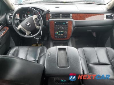 Zdjęcie 8 z 13 samochodu: 2013 CHEVROLET SUBURBAN K1500 LT VIN:1GNSKJE71DR234560 - miniatura