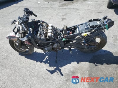 Trzecie zdjęcie samochodu z tyłu: 1998 SUZUKI GSX750 F VIN:JS1GR7GA0W2100683 - miniatura