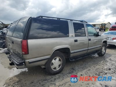 Trzecie zdjęcie samochodu z tyłu: 1999 CHEVROLET SUBURBAN K1500 VIN:3GNFK16R4XG271981 - miniatura