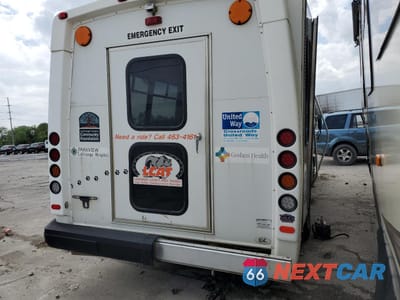 Trzecie zdjęcie samochodu z tyłu: 2018 FORD ECONOLINE E350 SUPER DUTY CUTAWAY VAN VIN:1FDEE3FS9JDC23967 - miniatura