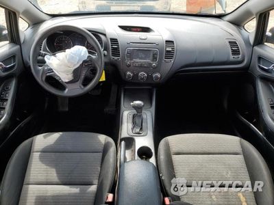 Zdjęcie 8 z 12 samochodu: 2016 KIA FORTE LX VIN:KNAFX4A6XG5597359 - miniatura